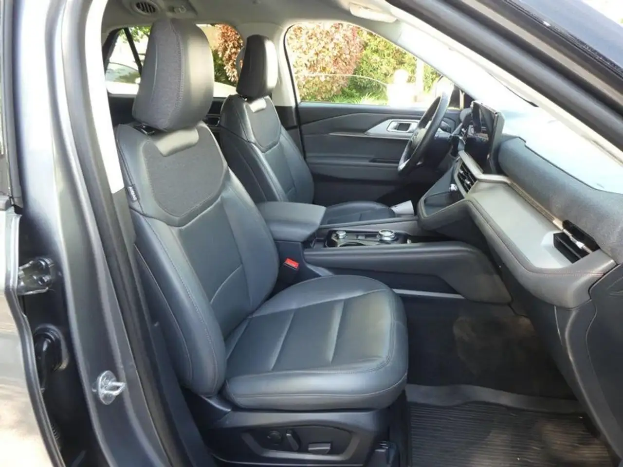 Ford Explorer photo Ford Explorer