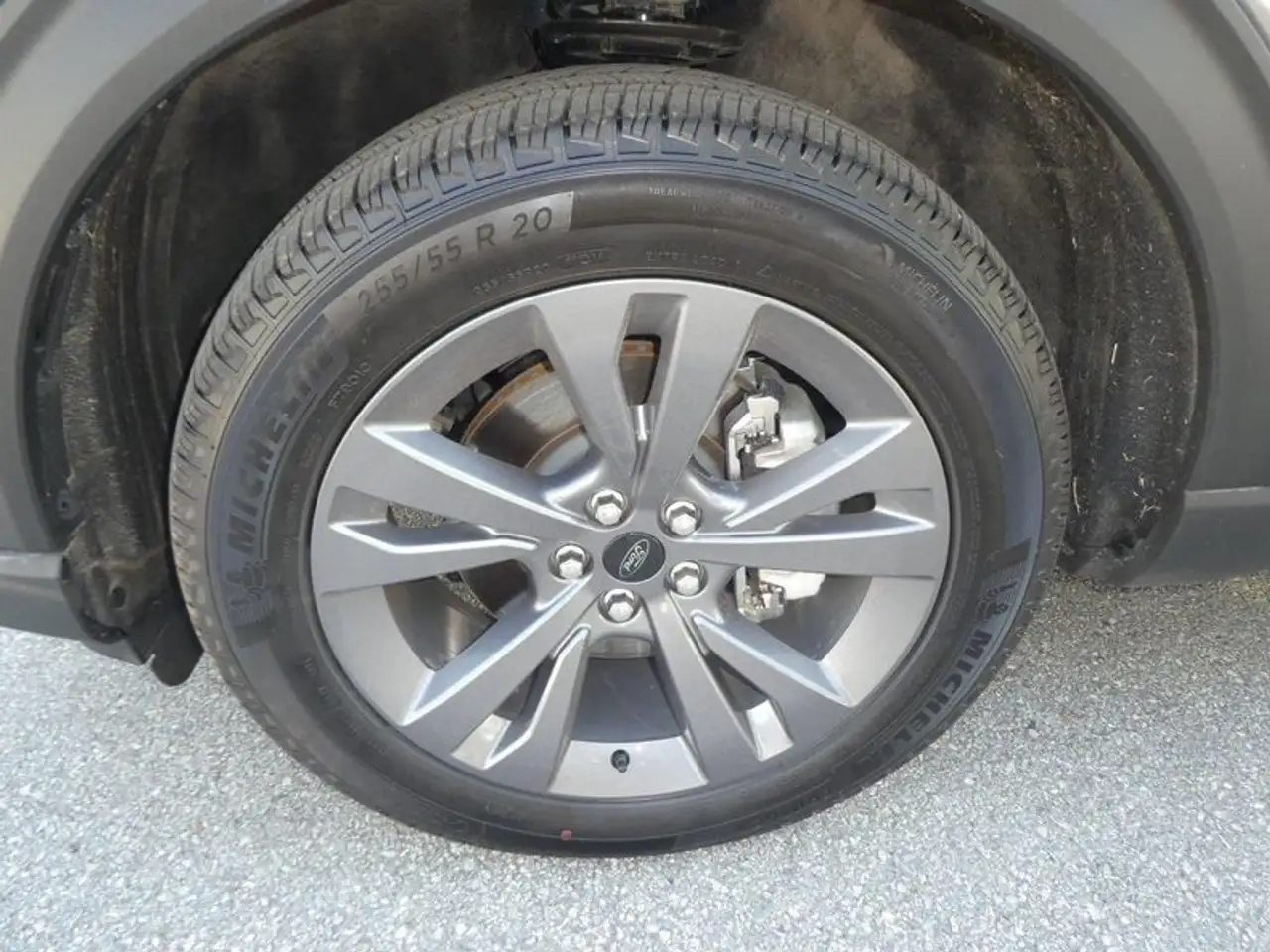 Ford Explorer photo Ford Explorer