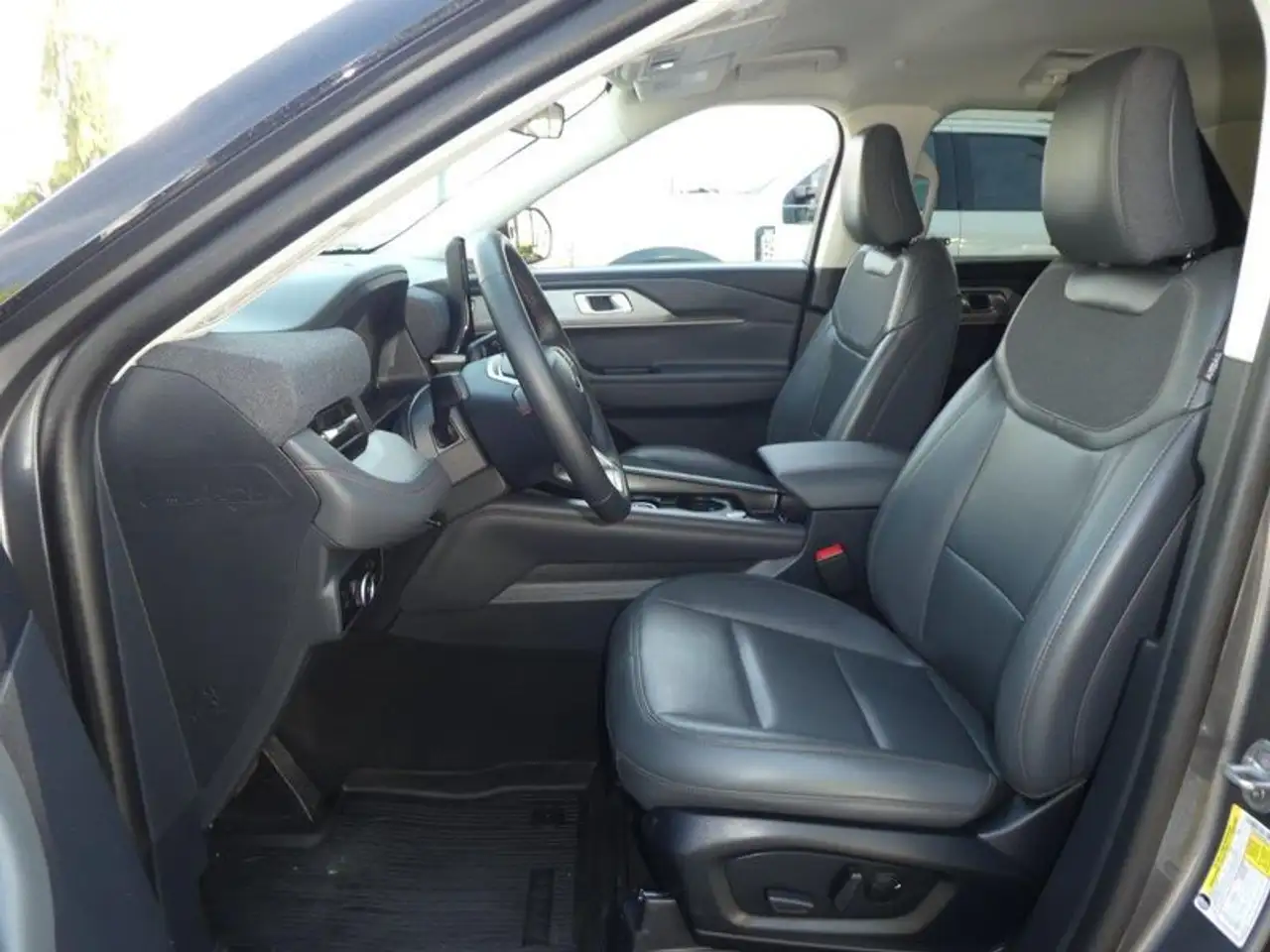 Ford Explorer photo Ford Explorer
