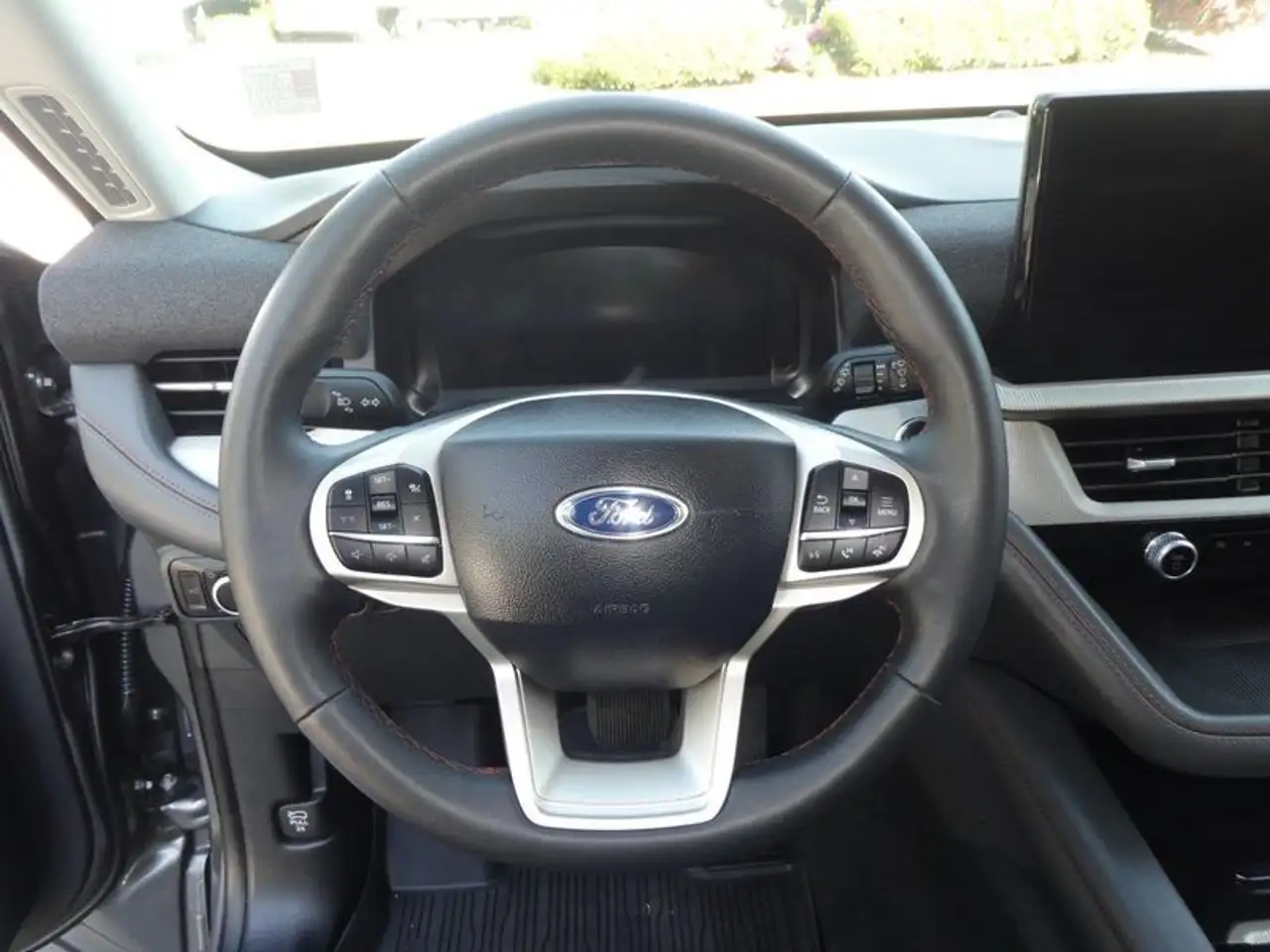 Ford Explorer photo Ford Explorer