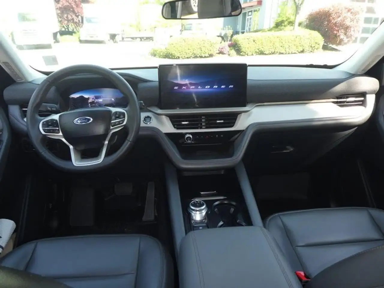 Ford Explorer photo Ford Explorer