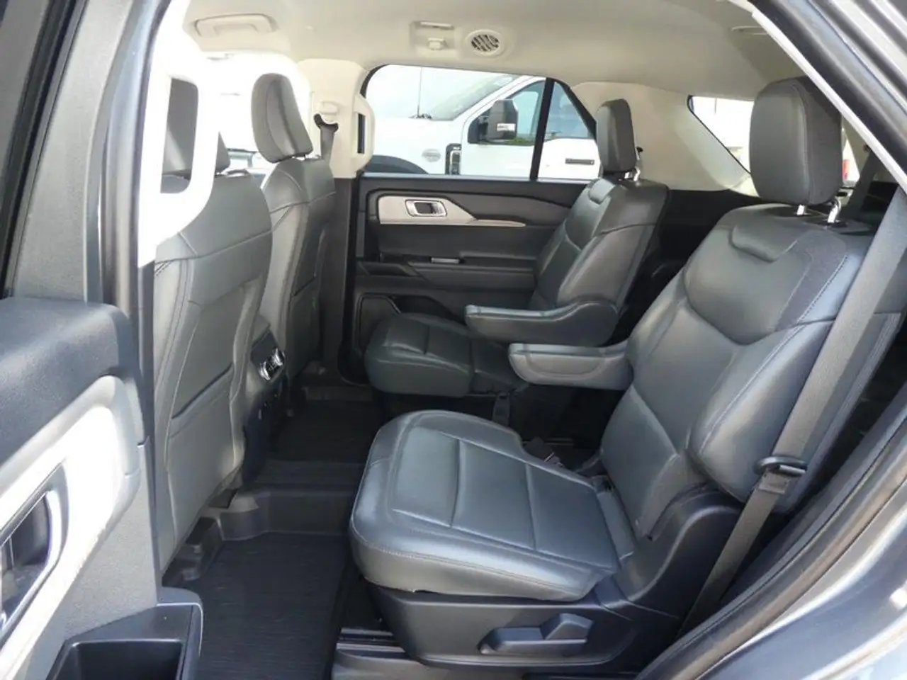 Ford Explorer photo Ford Explorer