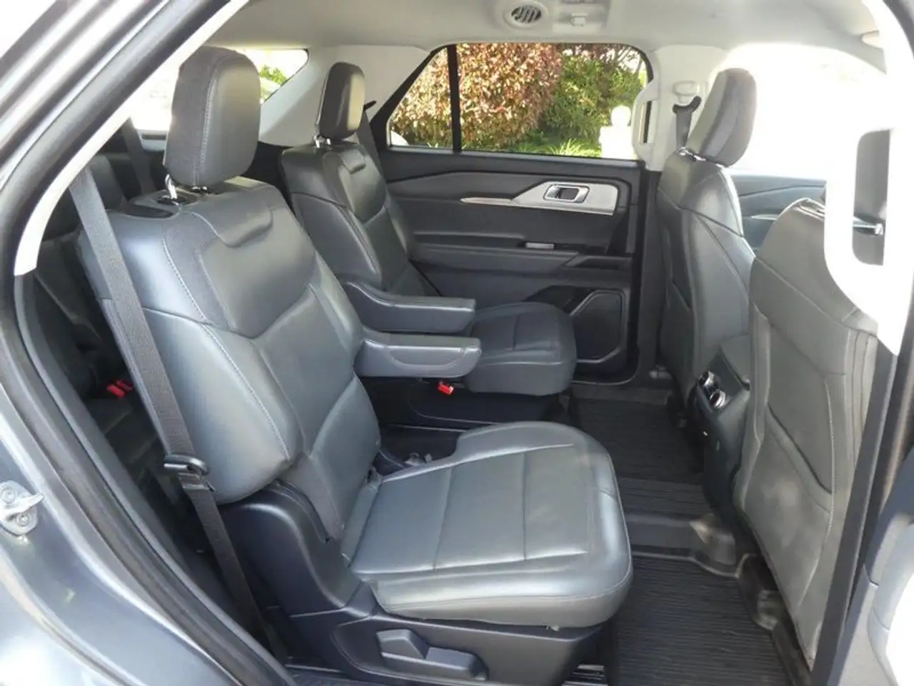 Ford Explorer photo Ford Explorer