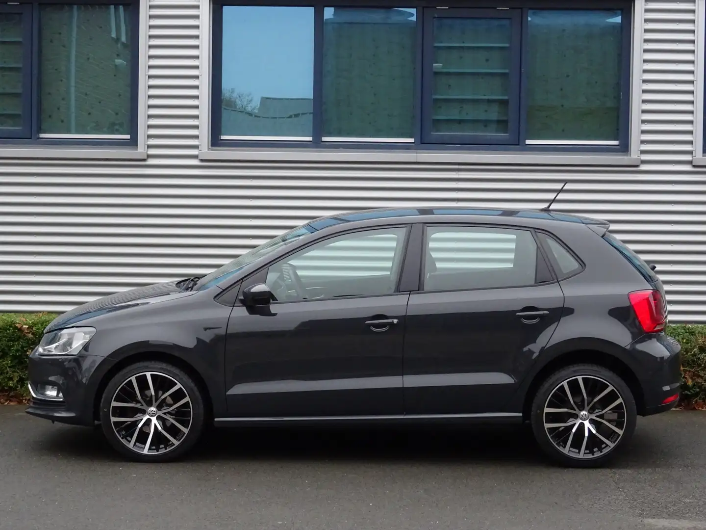 Volkswagen Polo 1.0 75 PK Comfortline Urano Grey Cruise Carplay Gris - 2