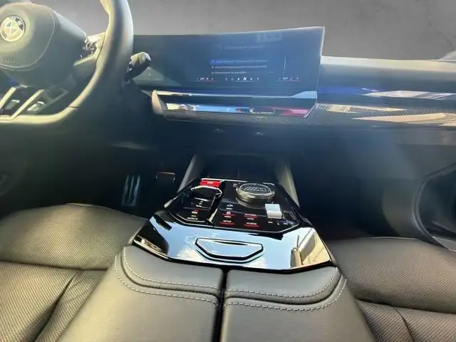 BMW M5 view 11