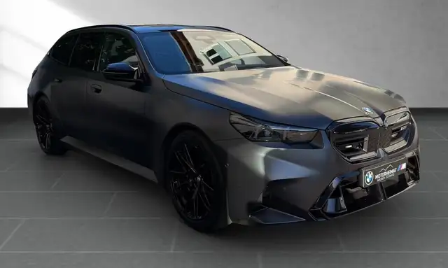 BMW M5 view 5