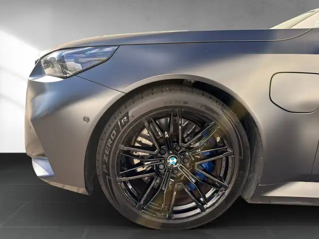 BMW M5 view 4