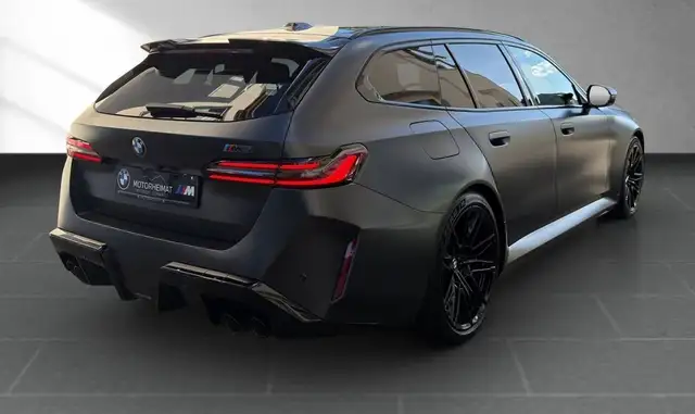 BMW M5 view 6