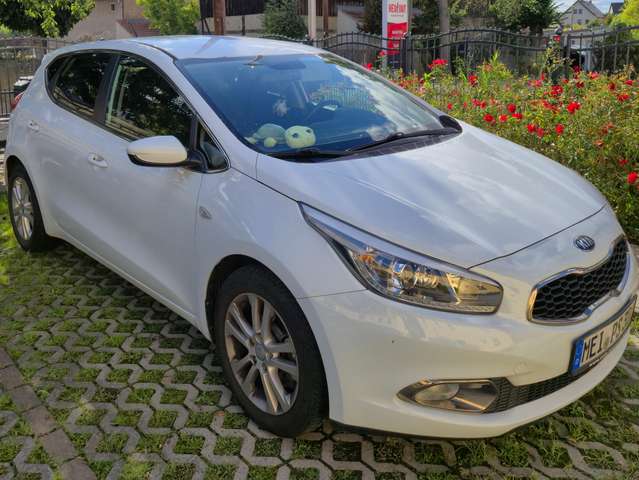 Imagine Kia Ceed / cee'd 1.4 CVVT Fifa World Cup Edition