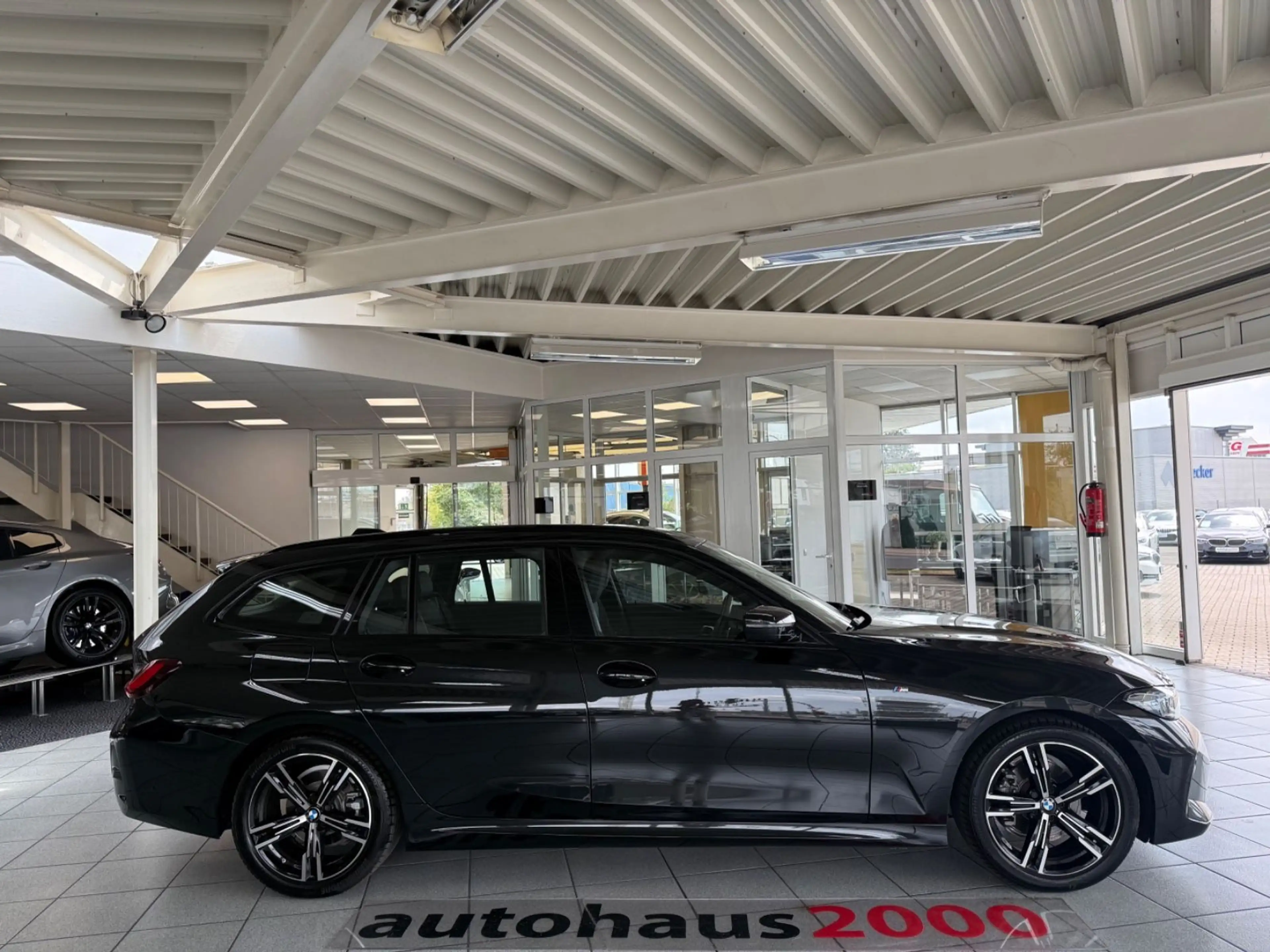 BMW 318 i M Sportpaket AUT./LED/HUD/CAM/DAB — photo 2
