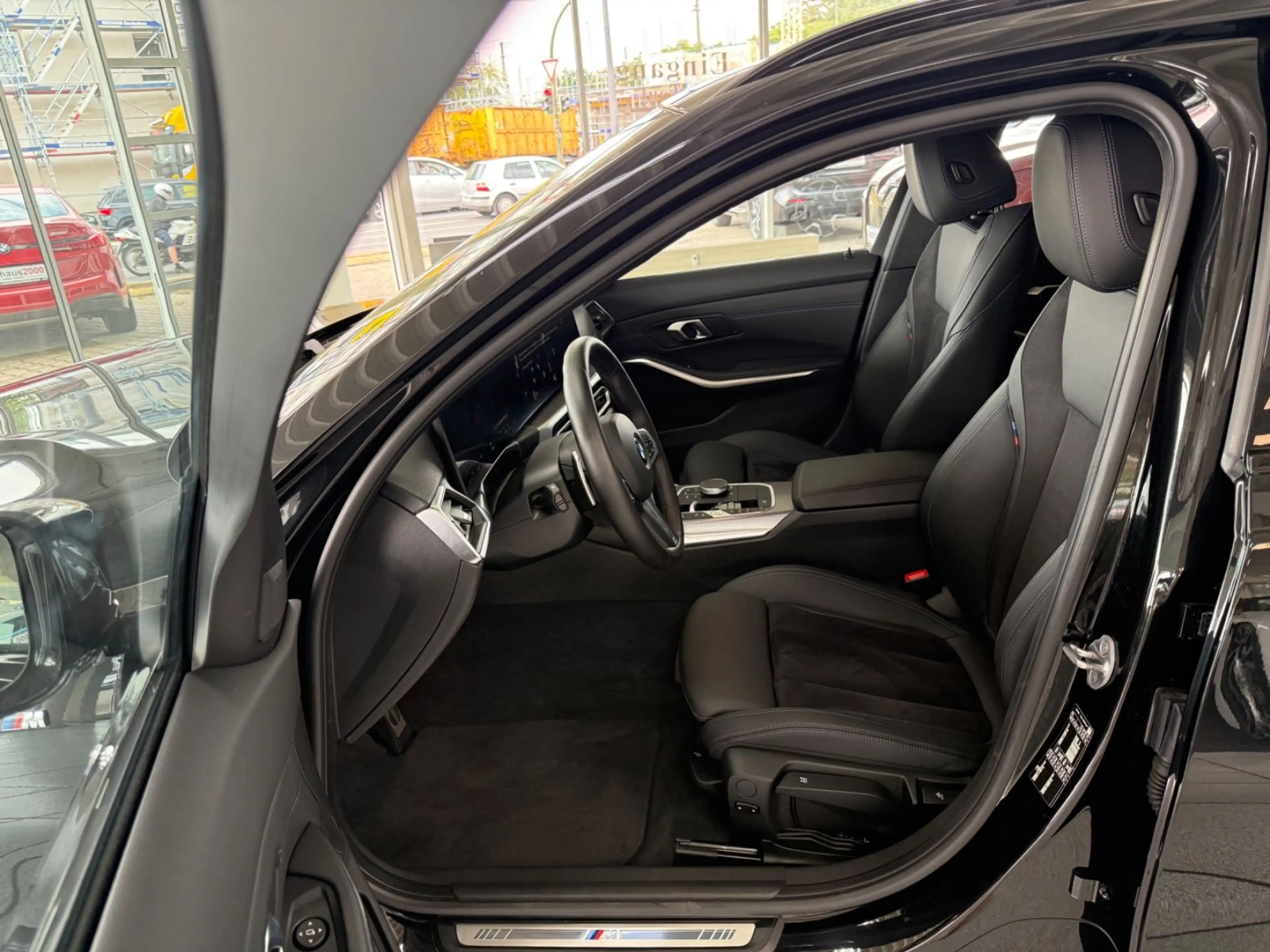 BMW 318 i M Sportpaket AUT./LED/HUD/CAM/DAB — photo 8