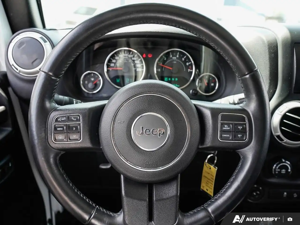 Jeep Wrangler снимка Jeep Wrangler
