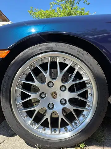 Porsche 911 view 11