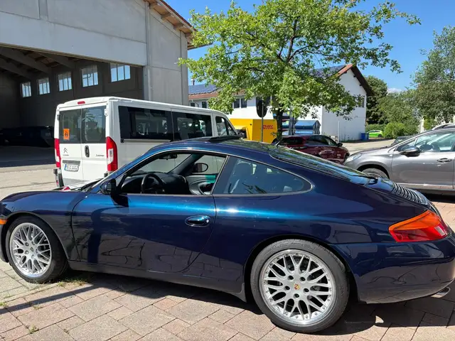 Porsche 911 view 2