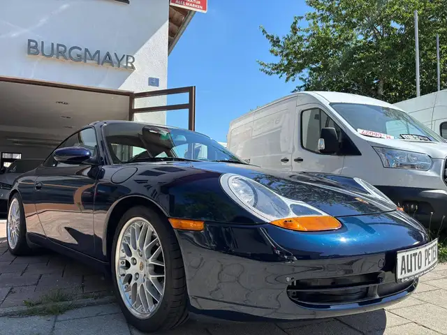 Porsche 911 view 7