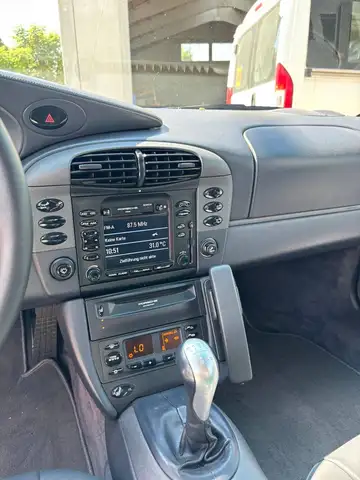 Porsche 911 view 15