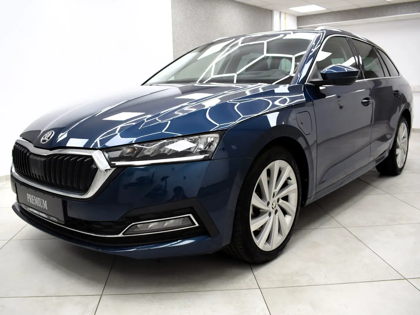 Skoda Octavia iV Combi 1.4 TSI eHybrid Style HUD Navi LED RCam Blau - 2