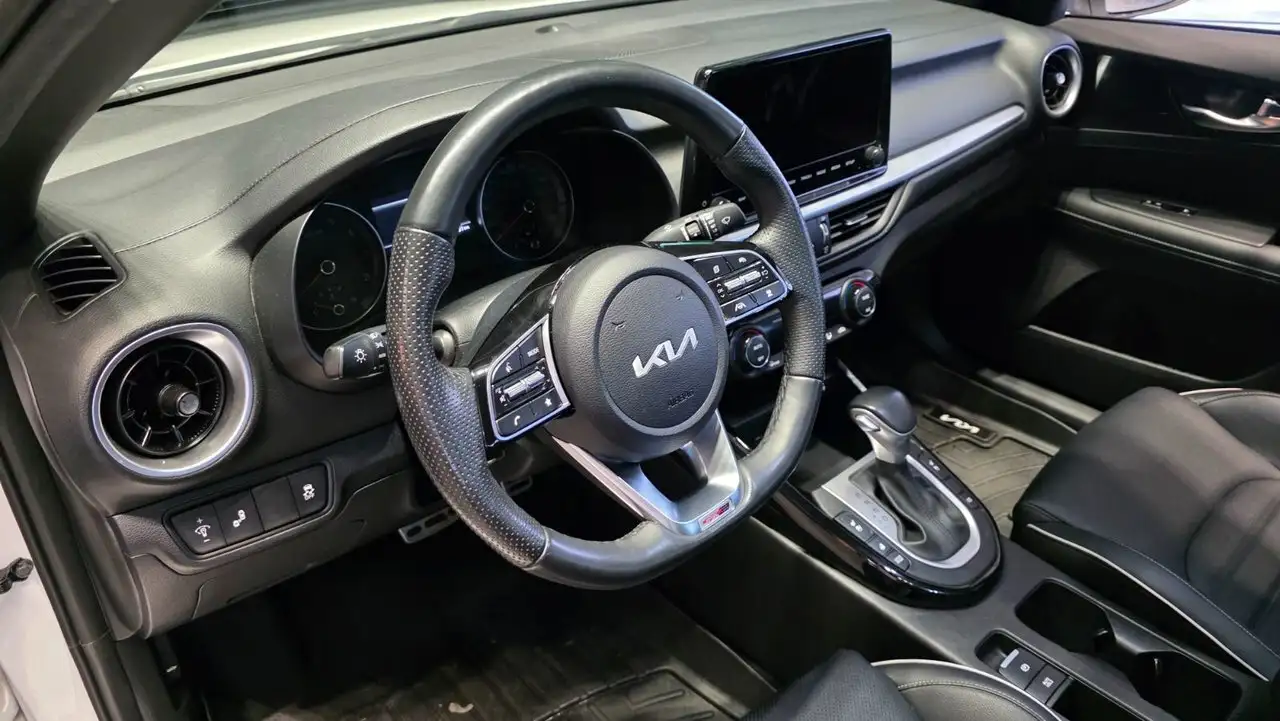 Kia Forte снимка Kia Forte