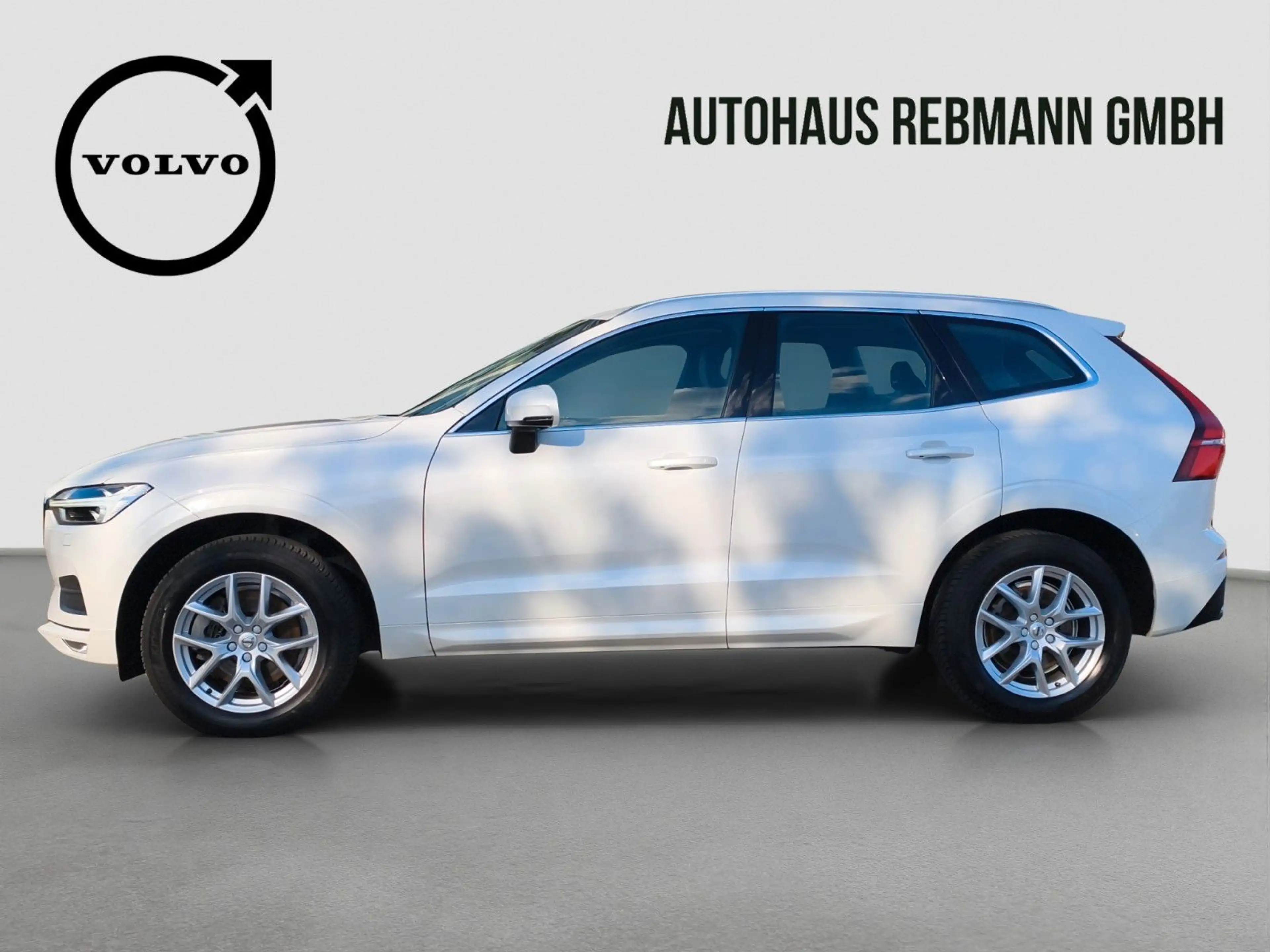 Volvo XC60 B4 Momentum Pro AWD — photo 3