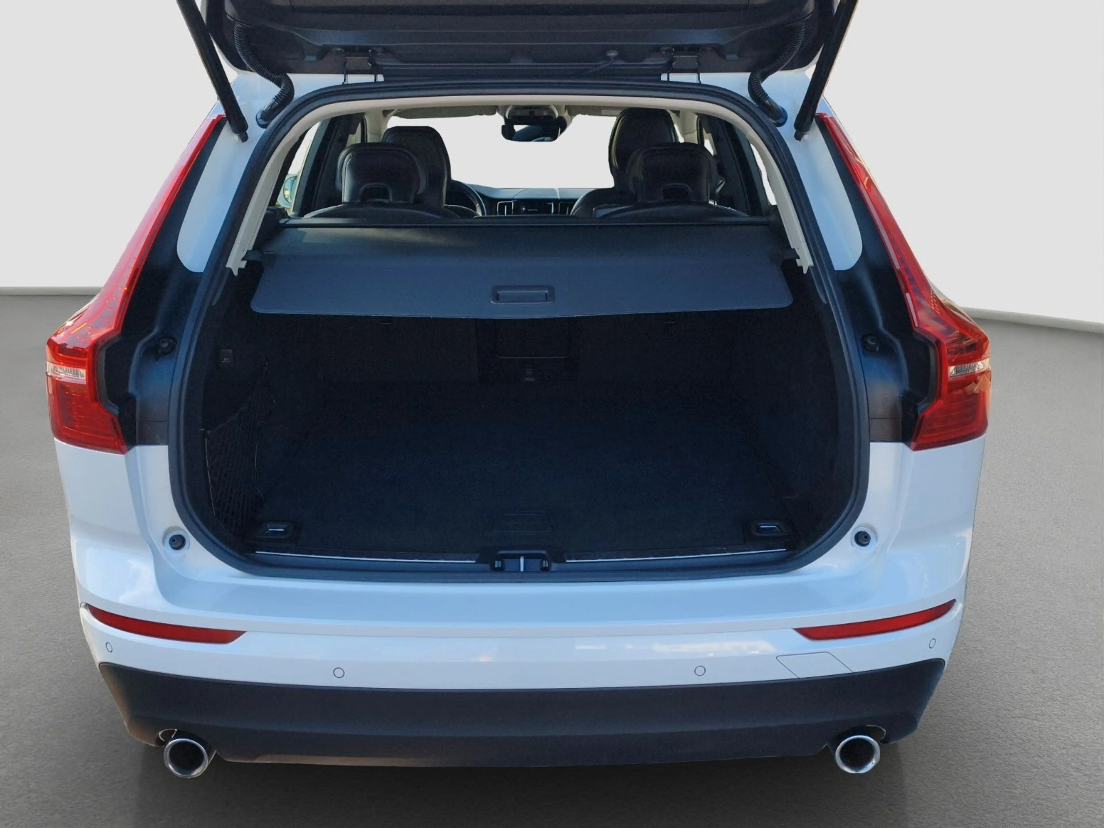 Volvo XC60 B4 Momentum Pro AWD — photo 18