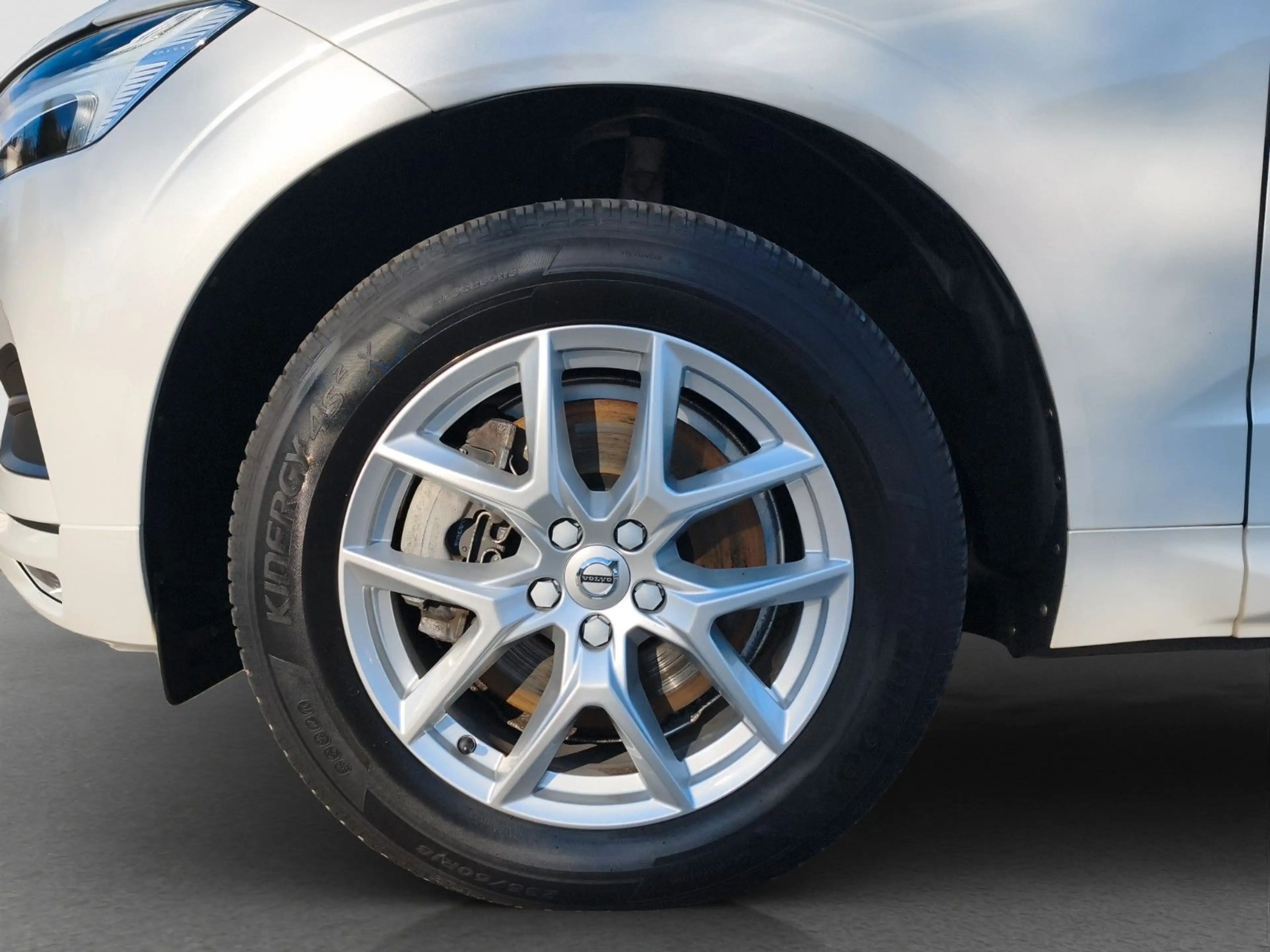 Volvo XC60 B4 Momentum Pro AWD — photo 20