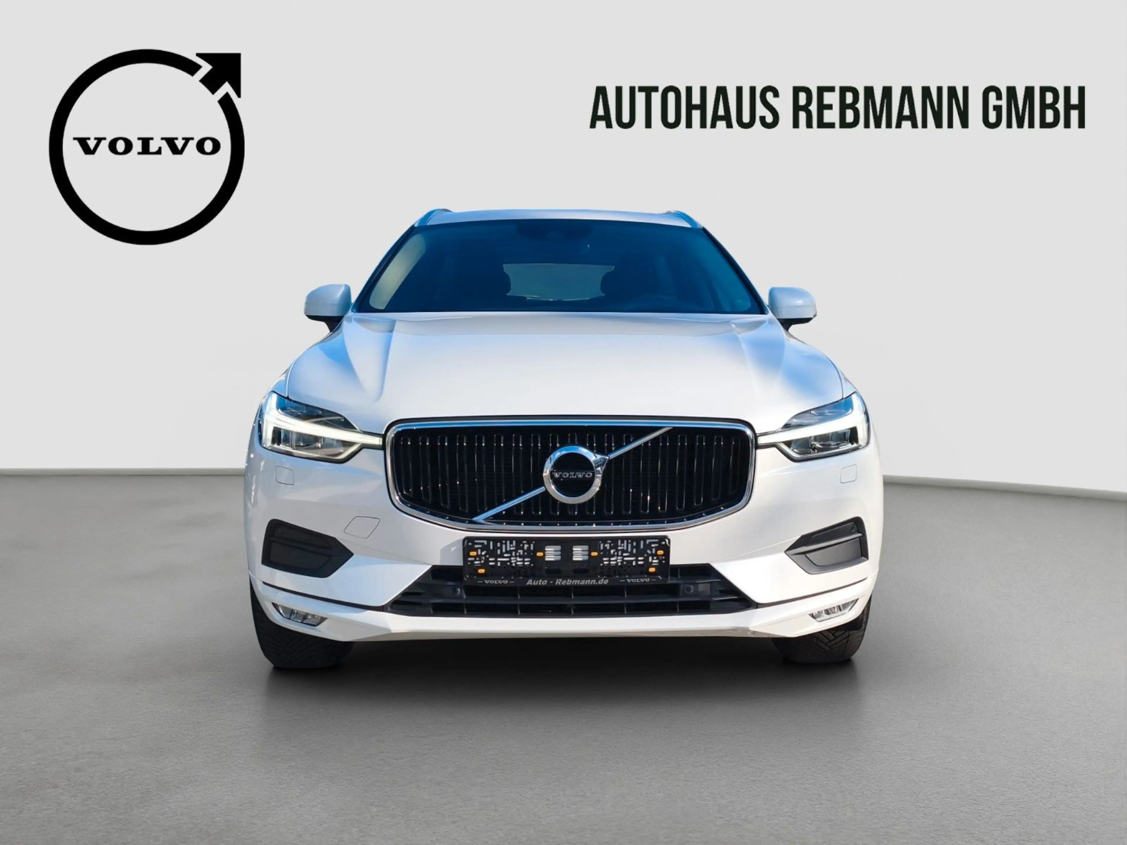 Volvo XC60 B4 Momentum Pro AWD — photo 2