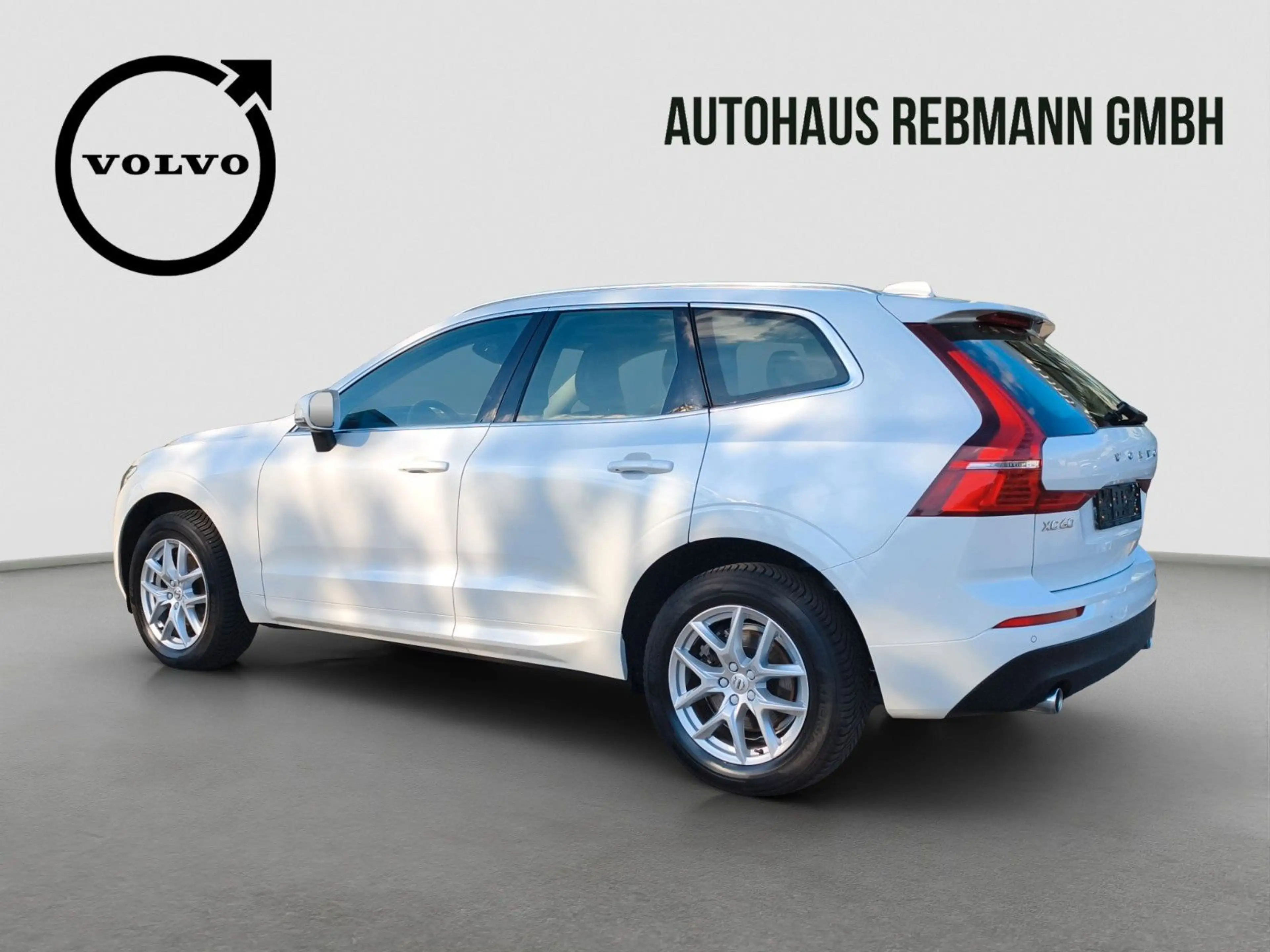 Volvo XC60 B4 Momentum Pro AWD — photo 4