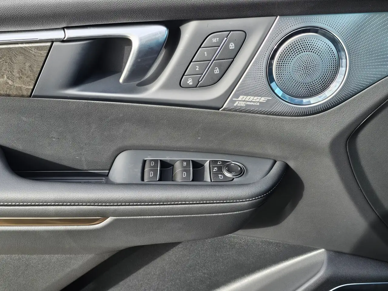 Buick Enclave снимка Buick Enclave