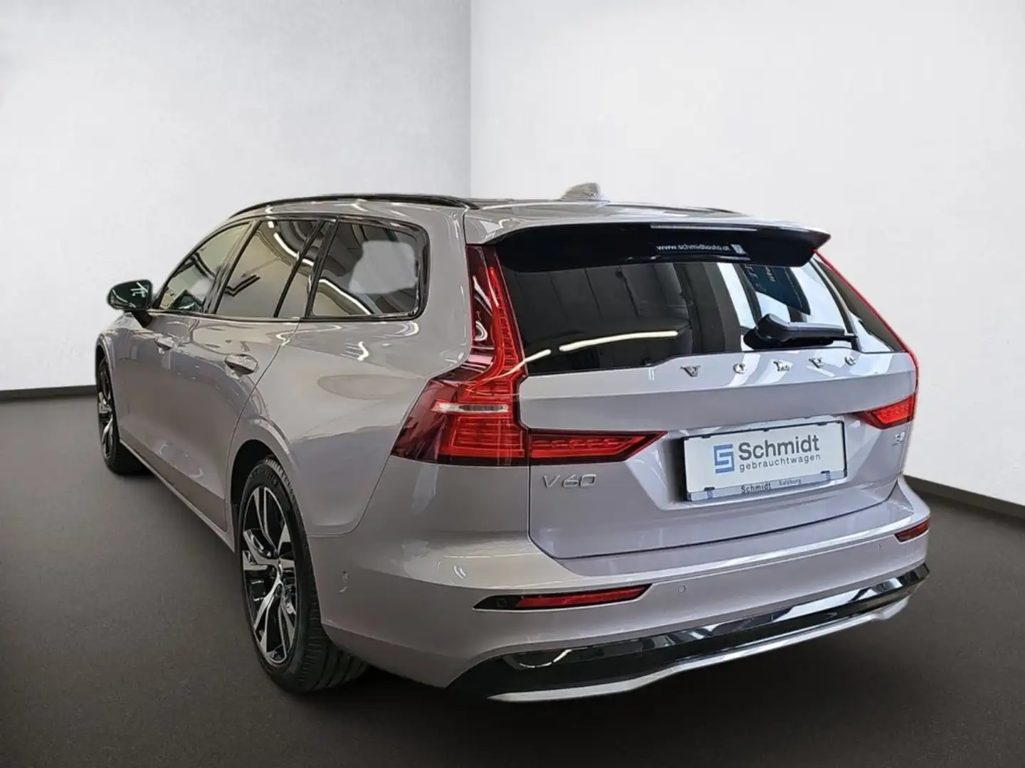 Volvo V60 Plus Dark B4 Mild Hybrid Benzin Silber - 2