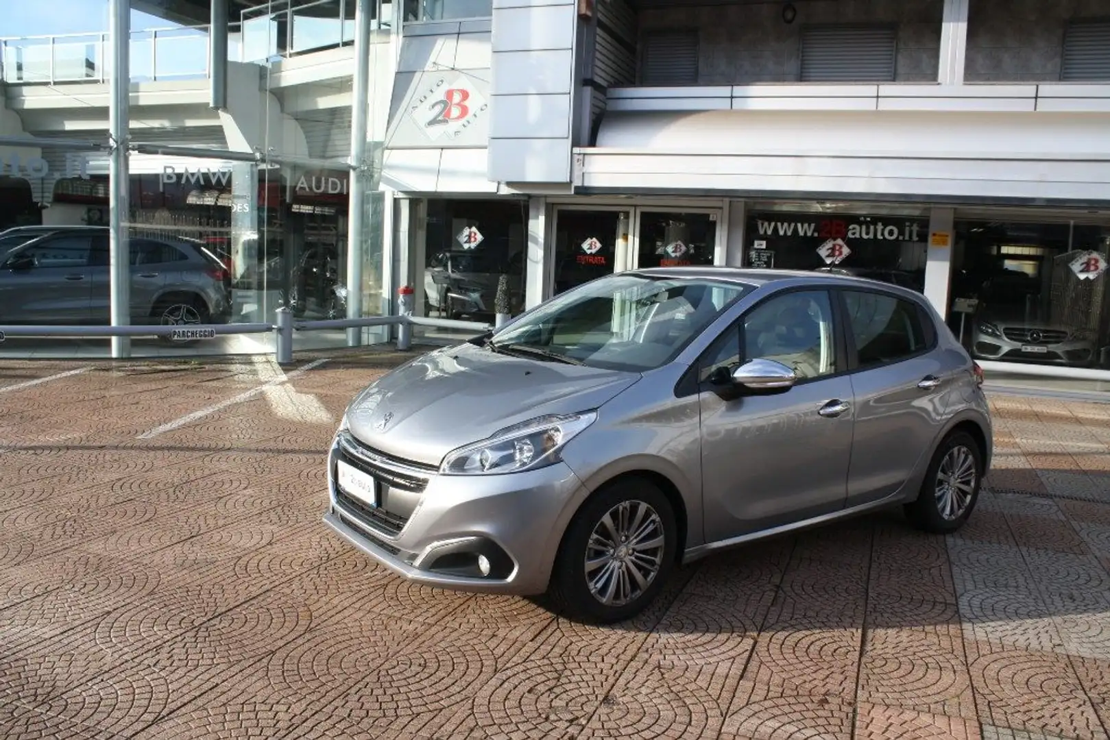 Peugeot 208 1° serie BlueHDi 100 S&S 5 porte Active Grigio - 1