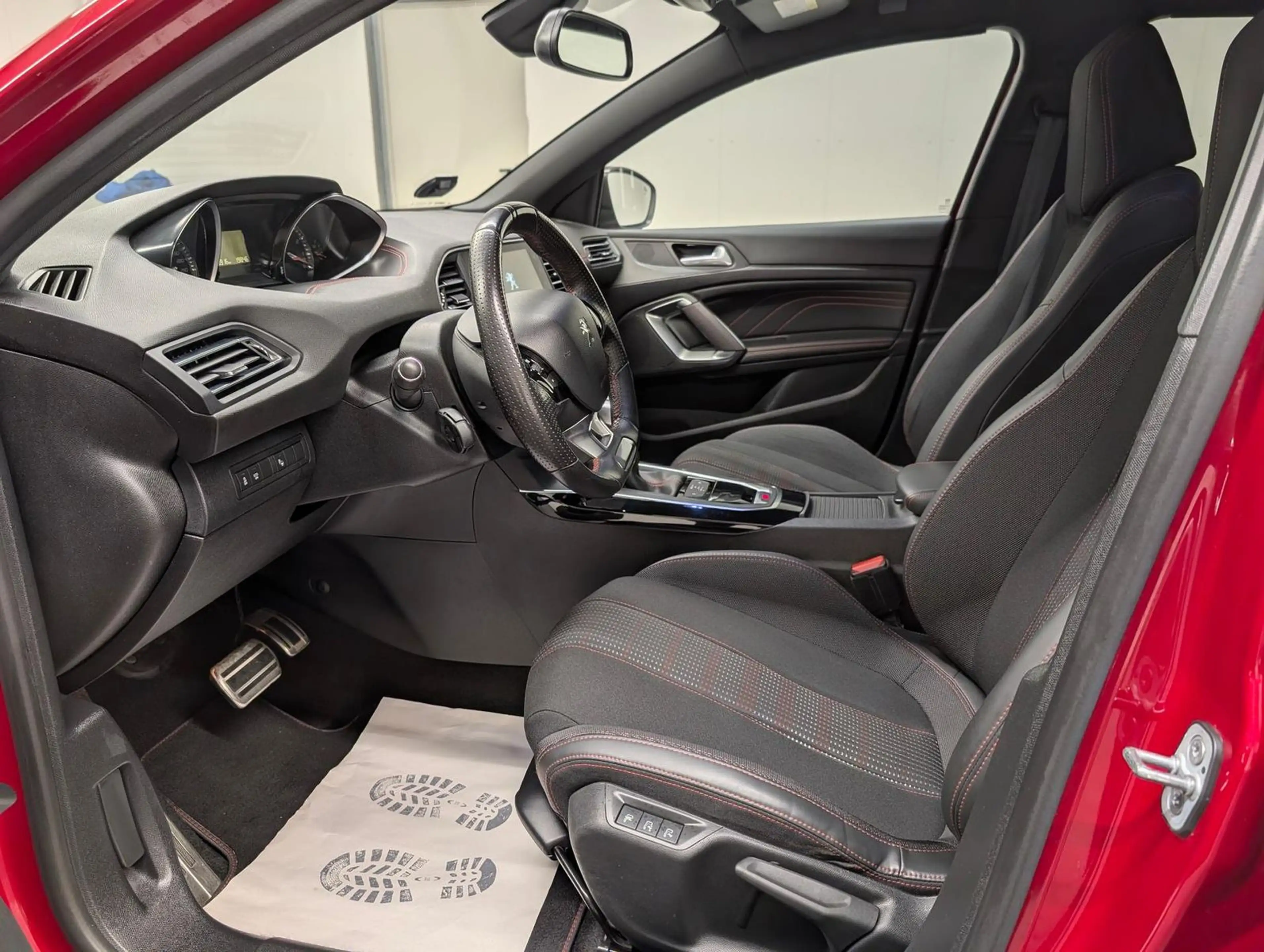 Peugeot 308 Allure GT-Line LED/Navi/SHZ/Kam/Tempom./17LM — photo 8