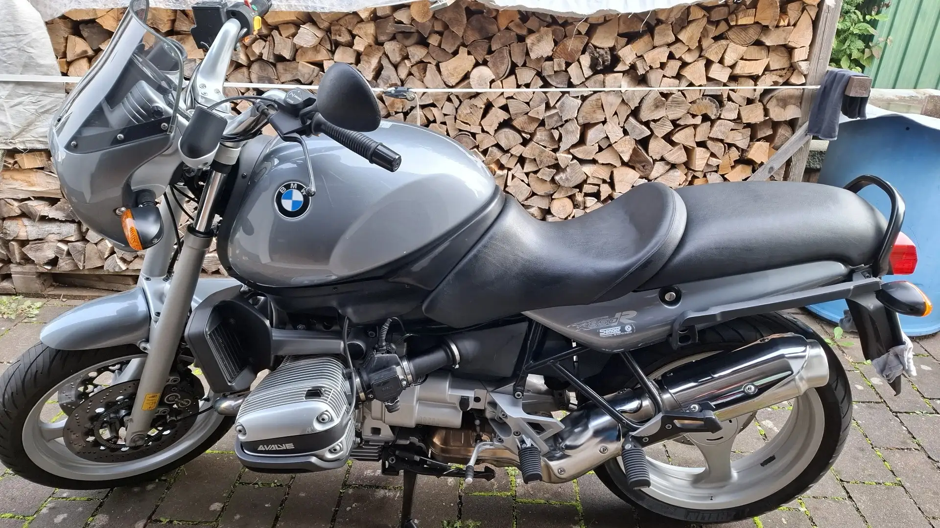 BMW R 850 R Stříbrná - 1
