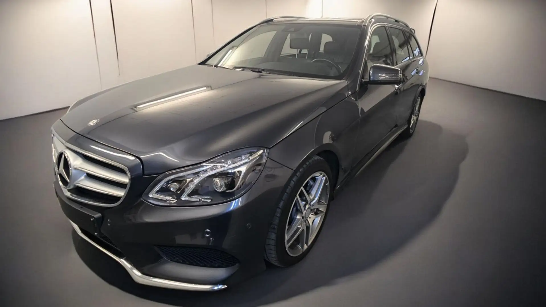 Mercedes-Benz E 500 CGI 4Matic T AMG PANO ILS-LED NAVI H&K Gris - 1