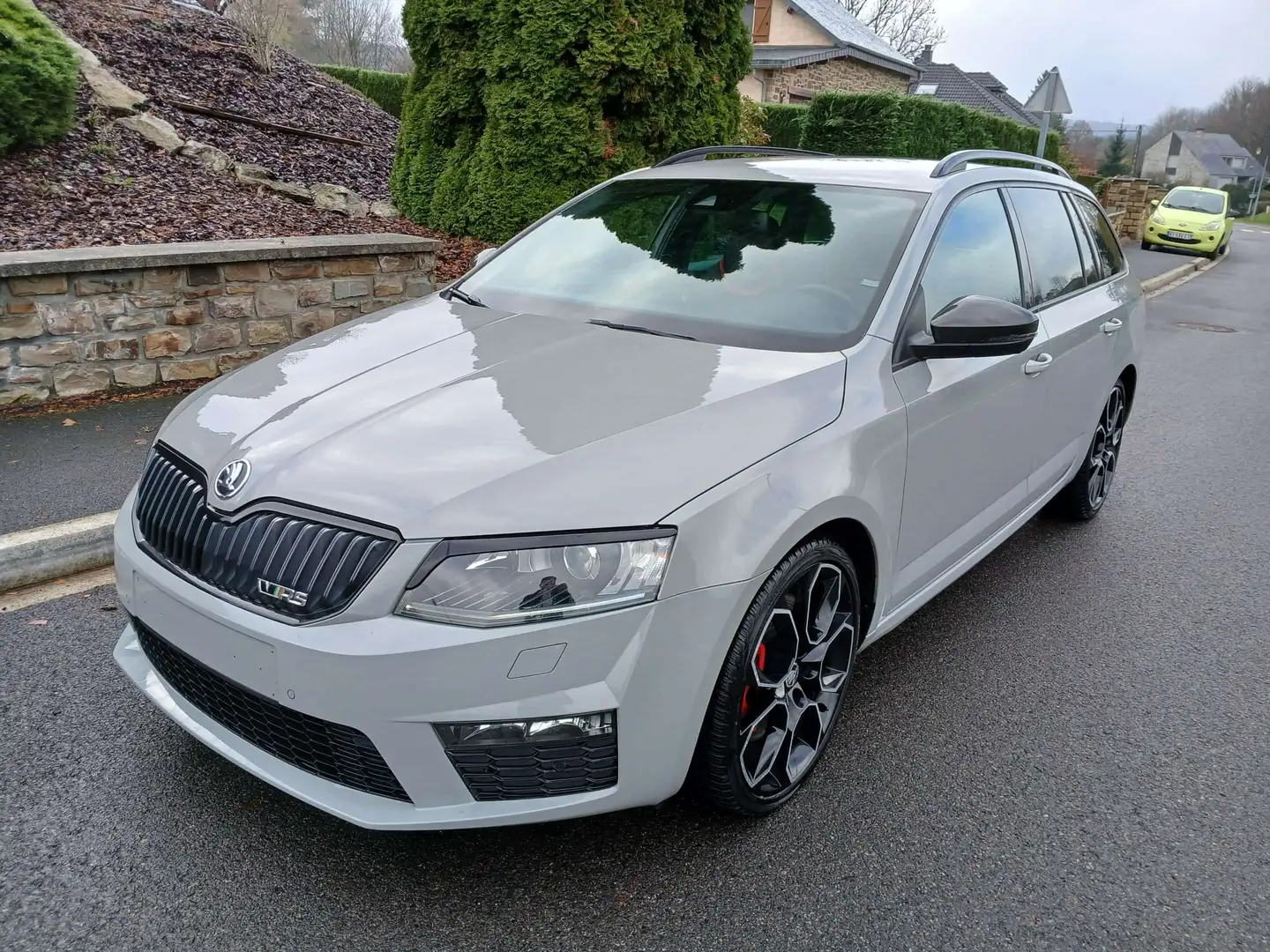 Skoda Octavia Octavia Combi 2.0 TSI DSG RS 230 Grijs - 2