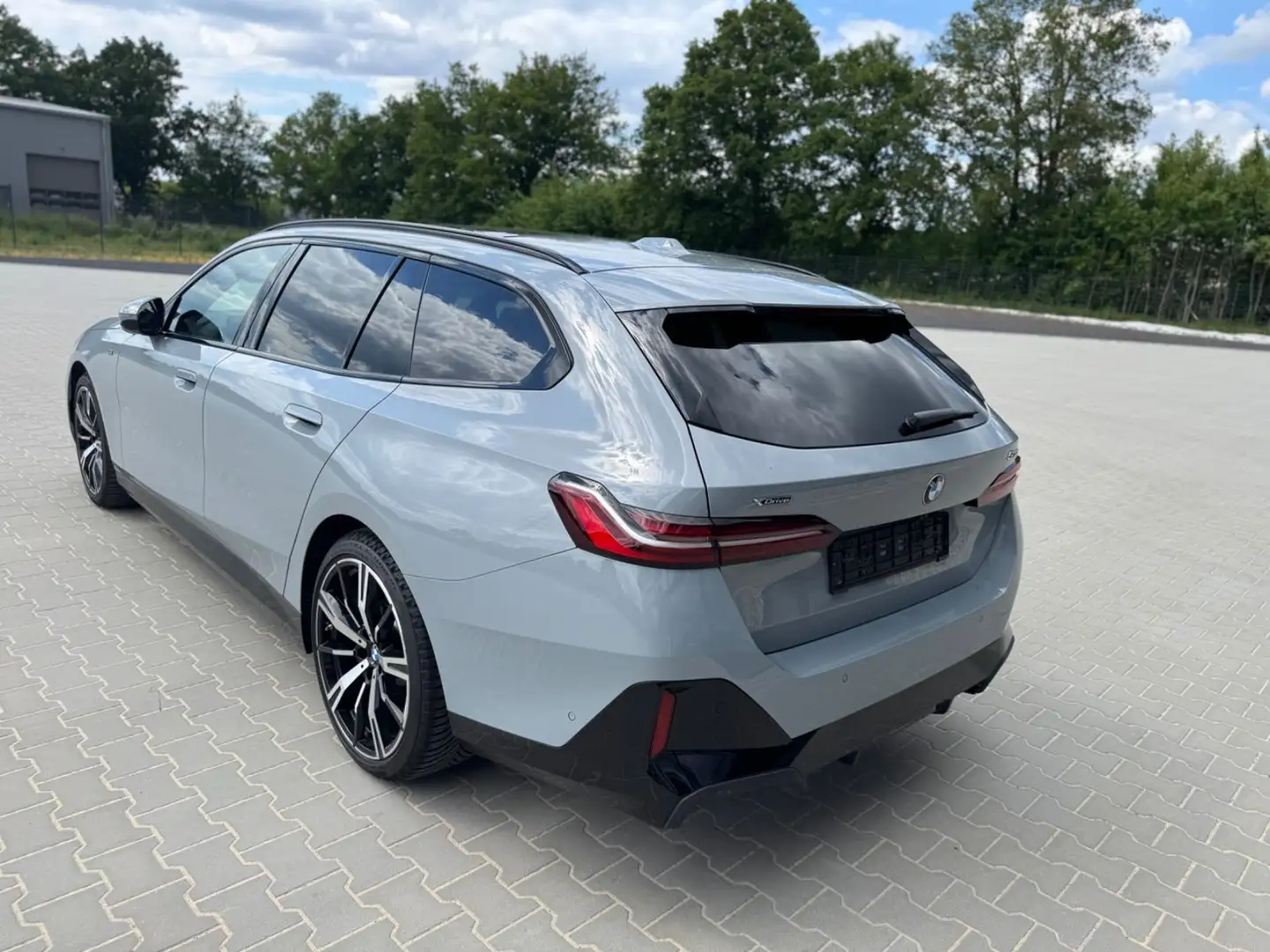 BMW 520 xd M Sport Pro -HUD-ACC-Pano-Belü.Sitz-360K Grau - 2