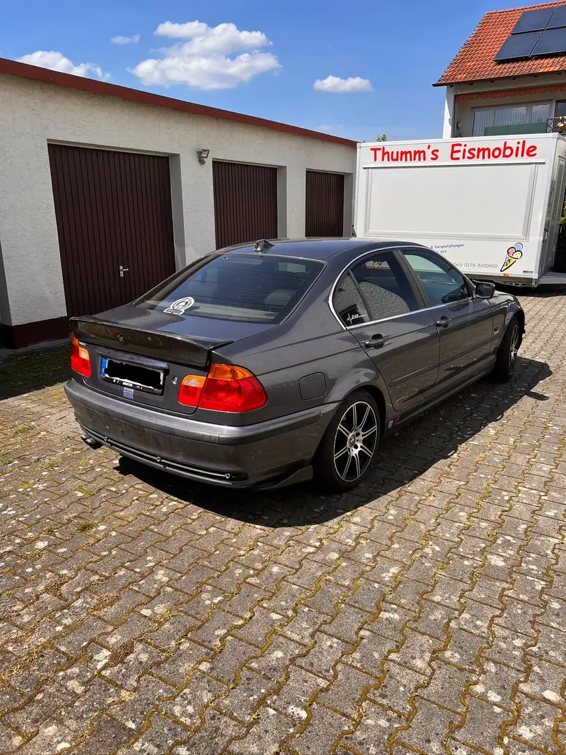 BMW 325 325xi Grau - 2