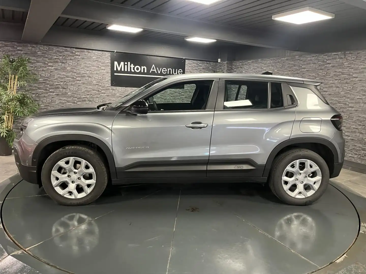 Jeep Avenger Avenger 1.2 Turbo T3 - 100  Altitude Gris - 2