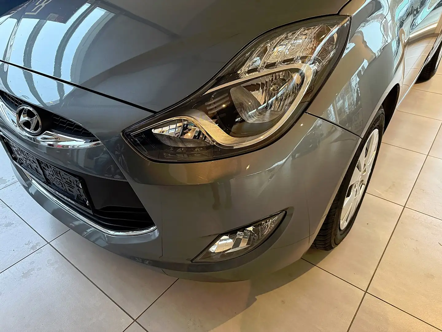 Hyundai iX20 1,4 CRDi Comfort Grau - 2