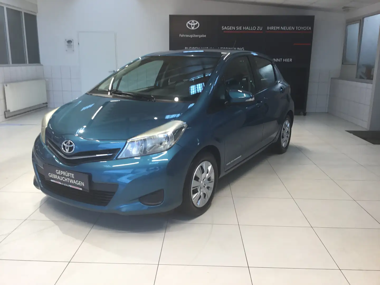 Toyota Yaris 1,33 Lounge / Top Zustand / wenig KM Verde - 1