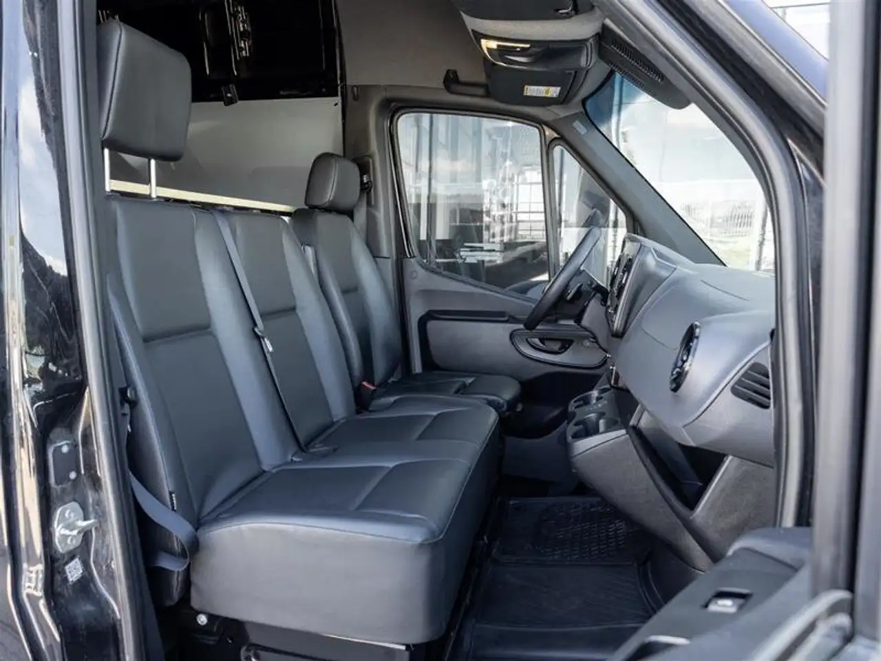 Mercedes-Benz Sprinter photo Mercedes-Benz Sprinter