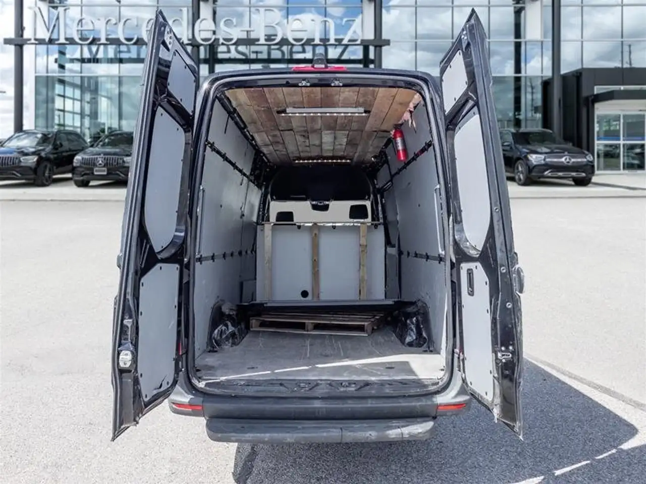 Mercedes-Benz Sprinter photo Mercedes-Benz Sprinter