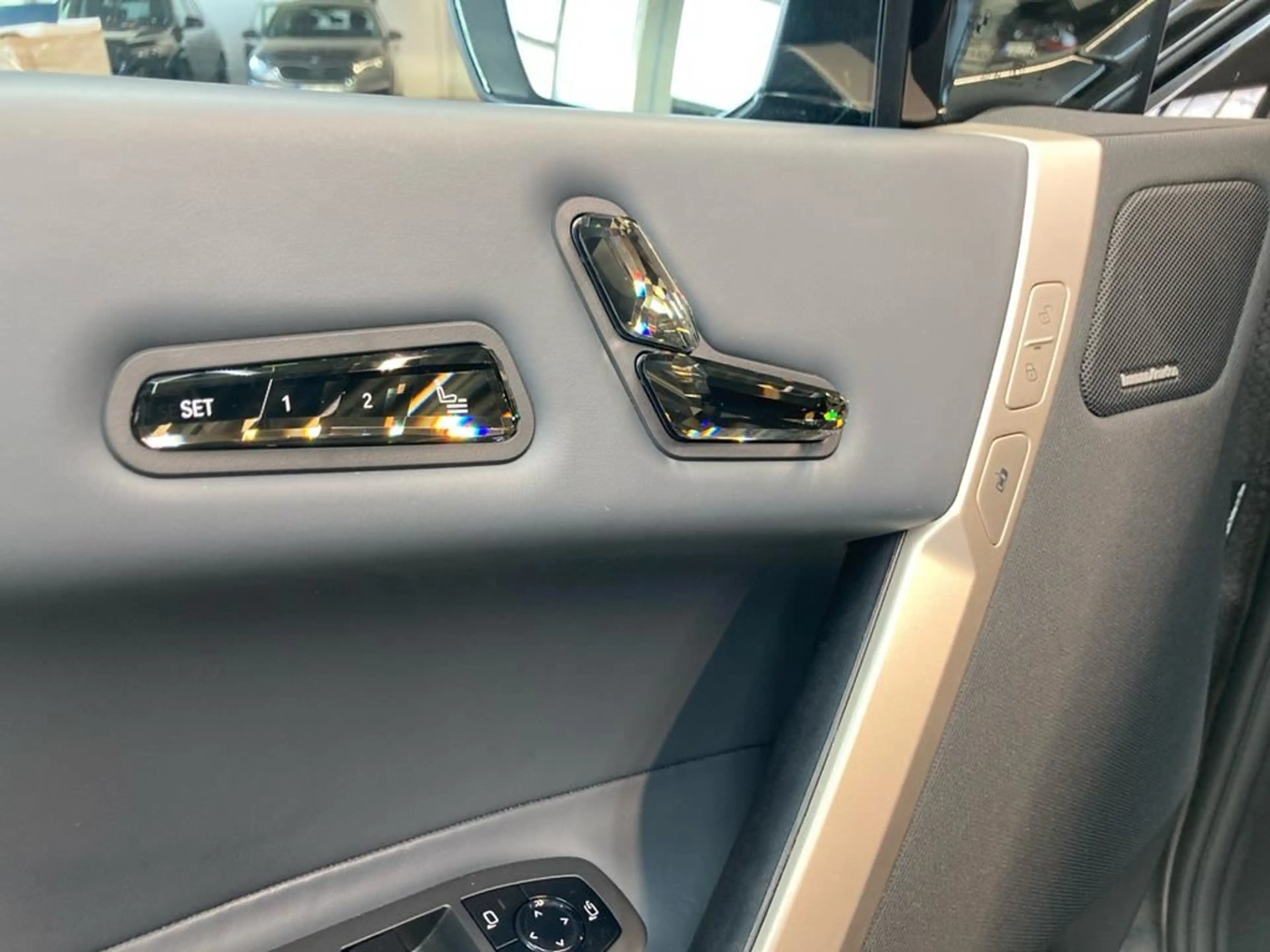 BMW iX Sportpaket — photo 10