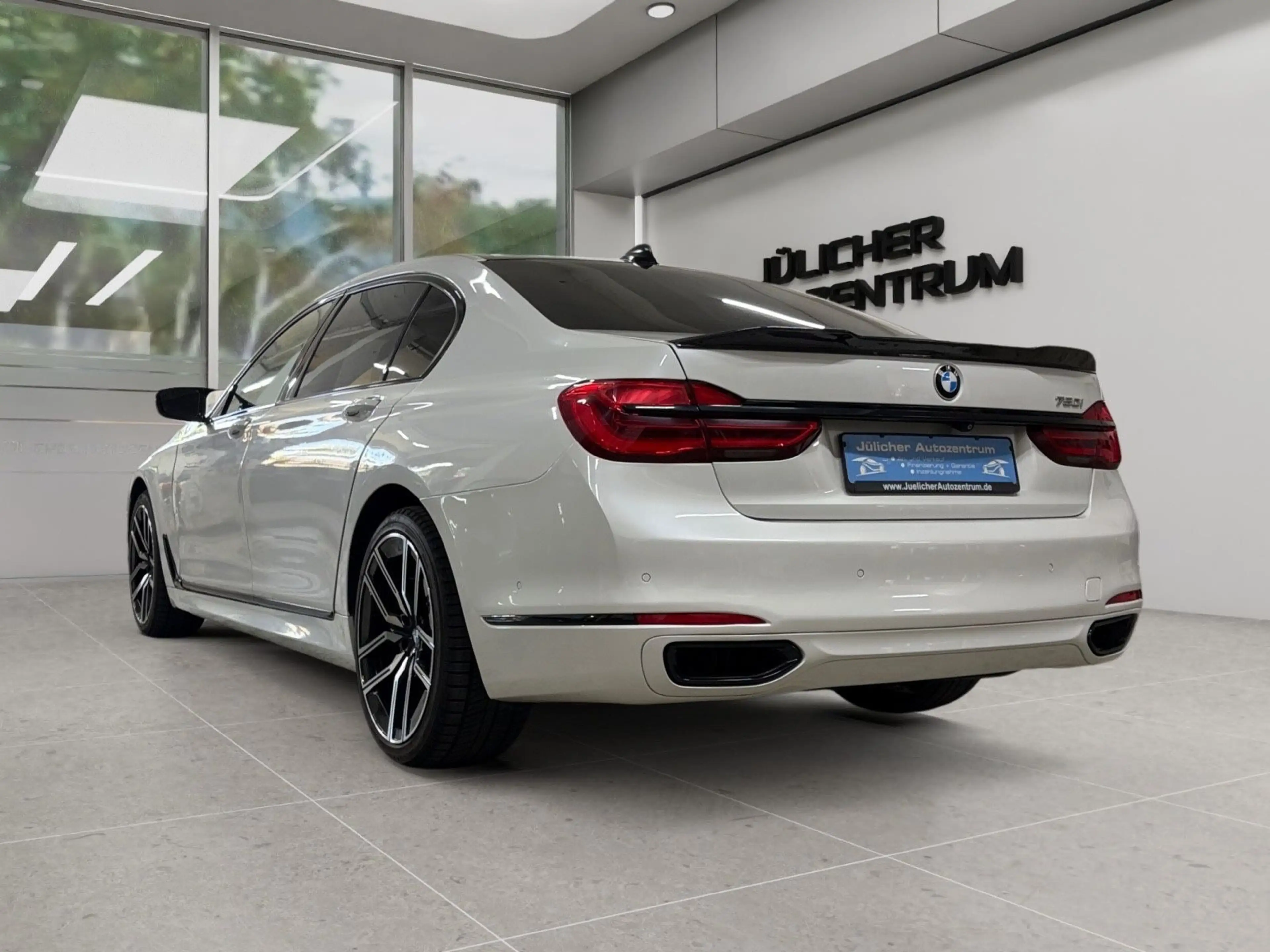BMW 750 Li Aut., Inspektion+ Tüv/Au Neu — photo 4