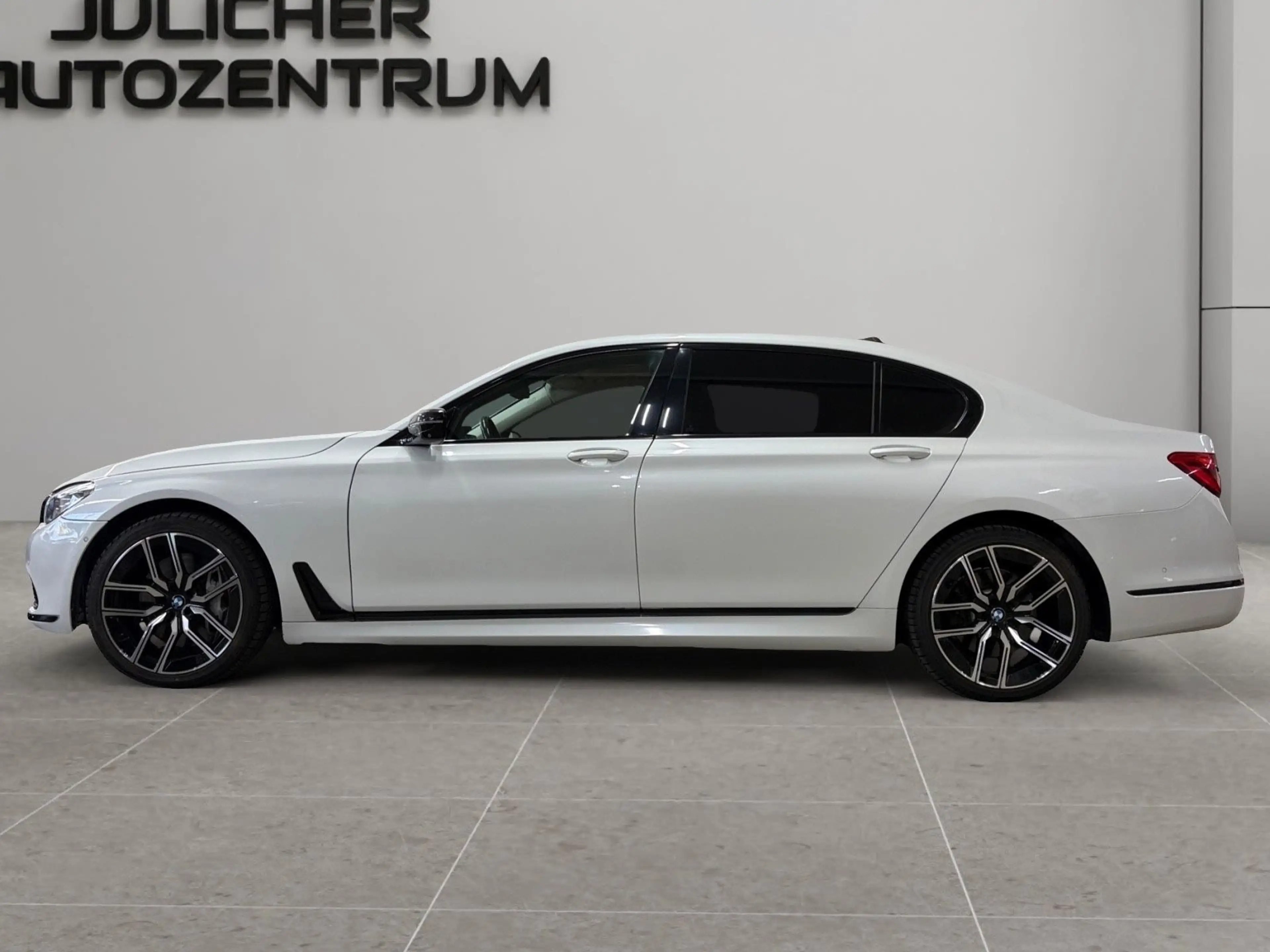 BMW 750 Li Aut., Inspektion+ Tüv/Au Neu — photo 5