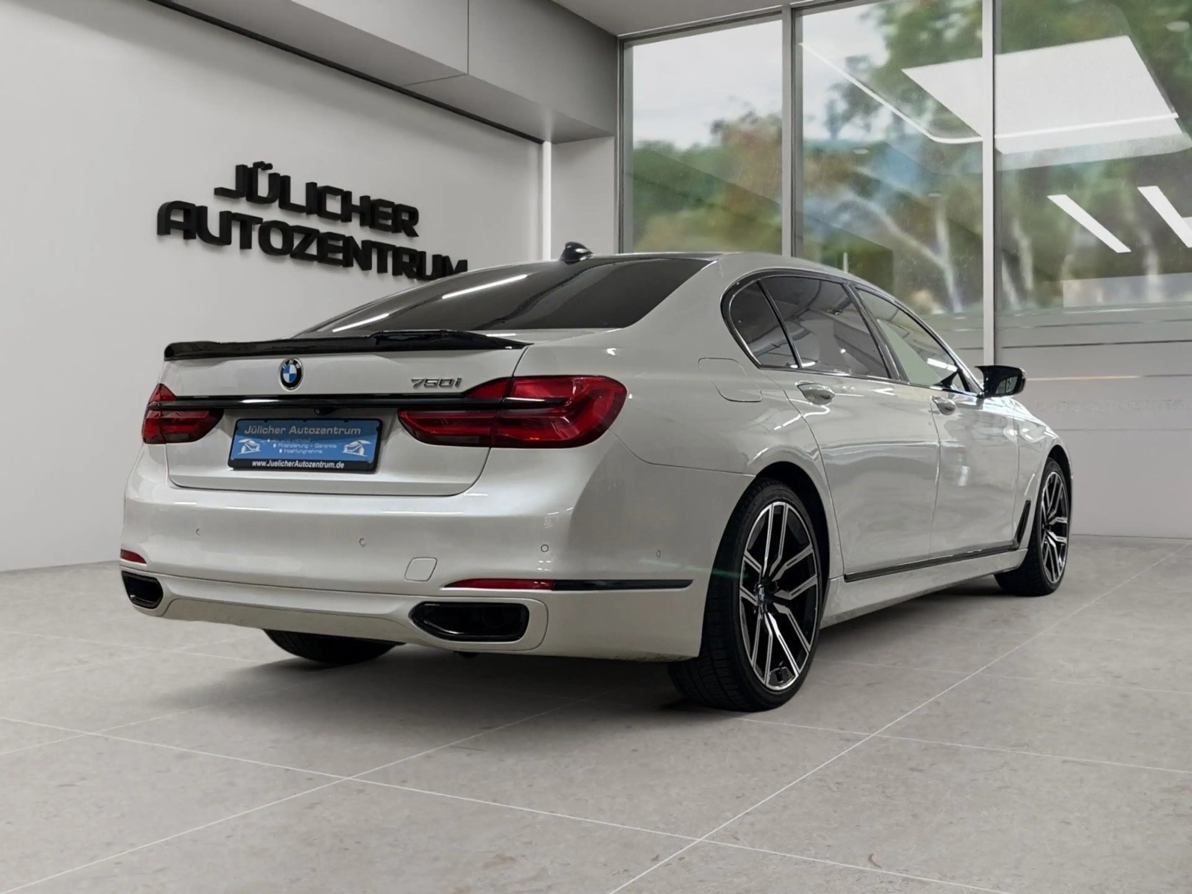 BMW 750 Li Aut., Inspektion+ Tüv/Au Neu — photo 3