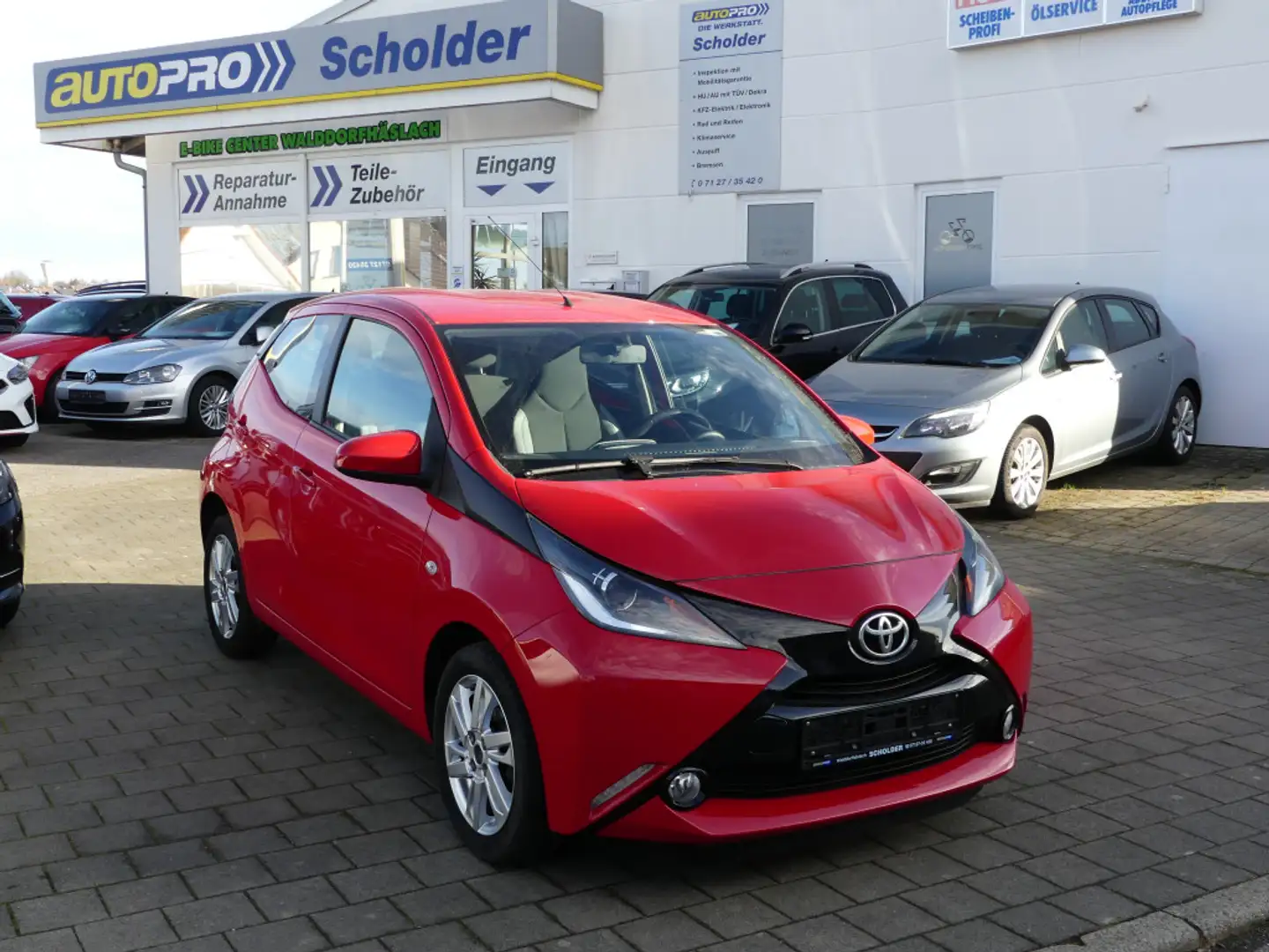 Toyota Aygo x-play touch | BLUETOOTH | R.KAMERA | LED Rot - 1