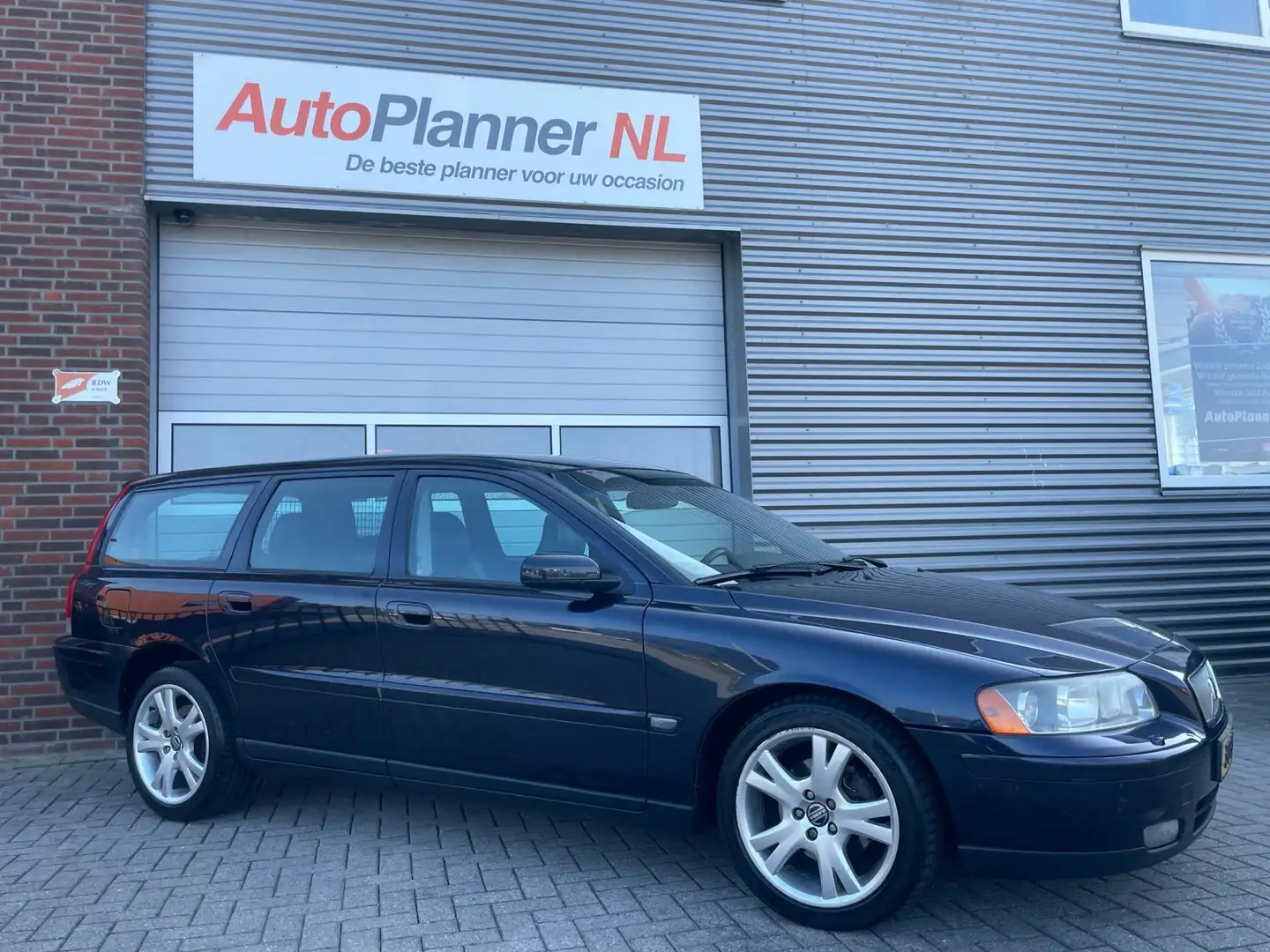 Volvo V70 2.4 Edition II! Airco! Cruise! Leder! Nieuwe APK! Blauw - 2