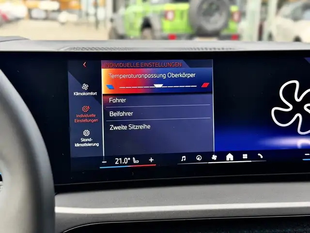 BMW 3 Series view 24