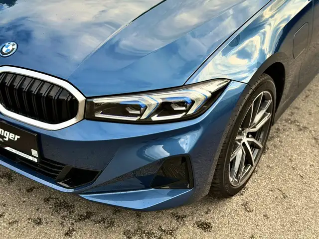 BMW 3 Series view 4
