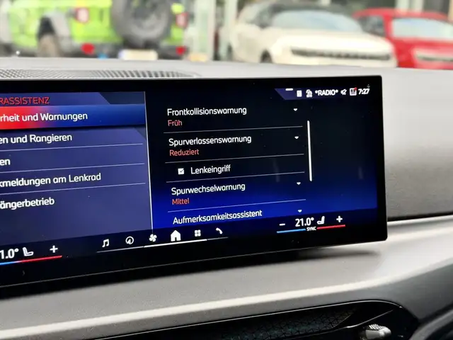 BMW 3 Series view 23